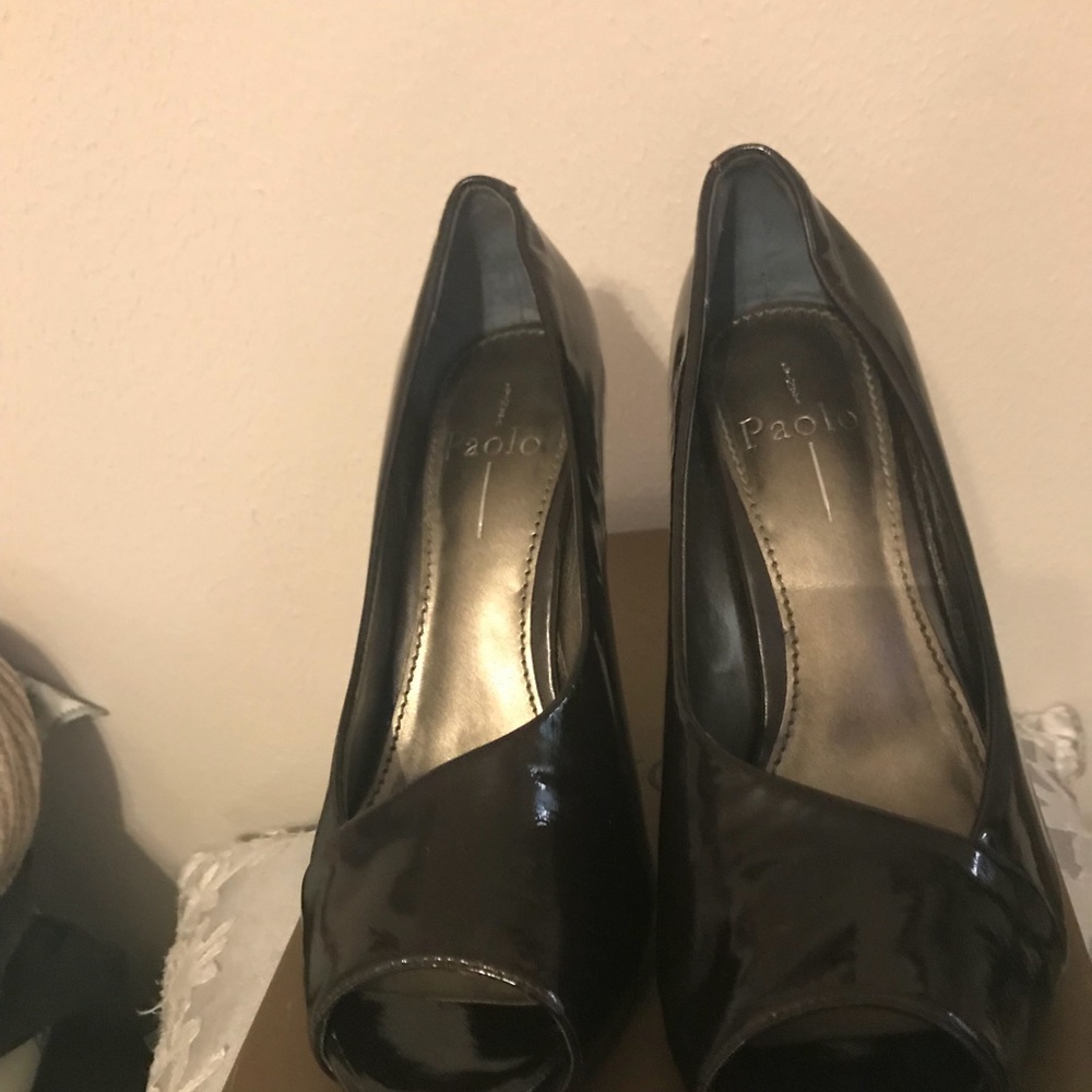 Size 8.5 dark chocolate (nearly black) Paola heels